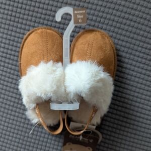 NWT Toddler Girls Bearpaw Slipper Clogs Size 6